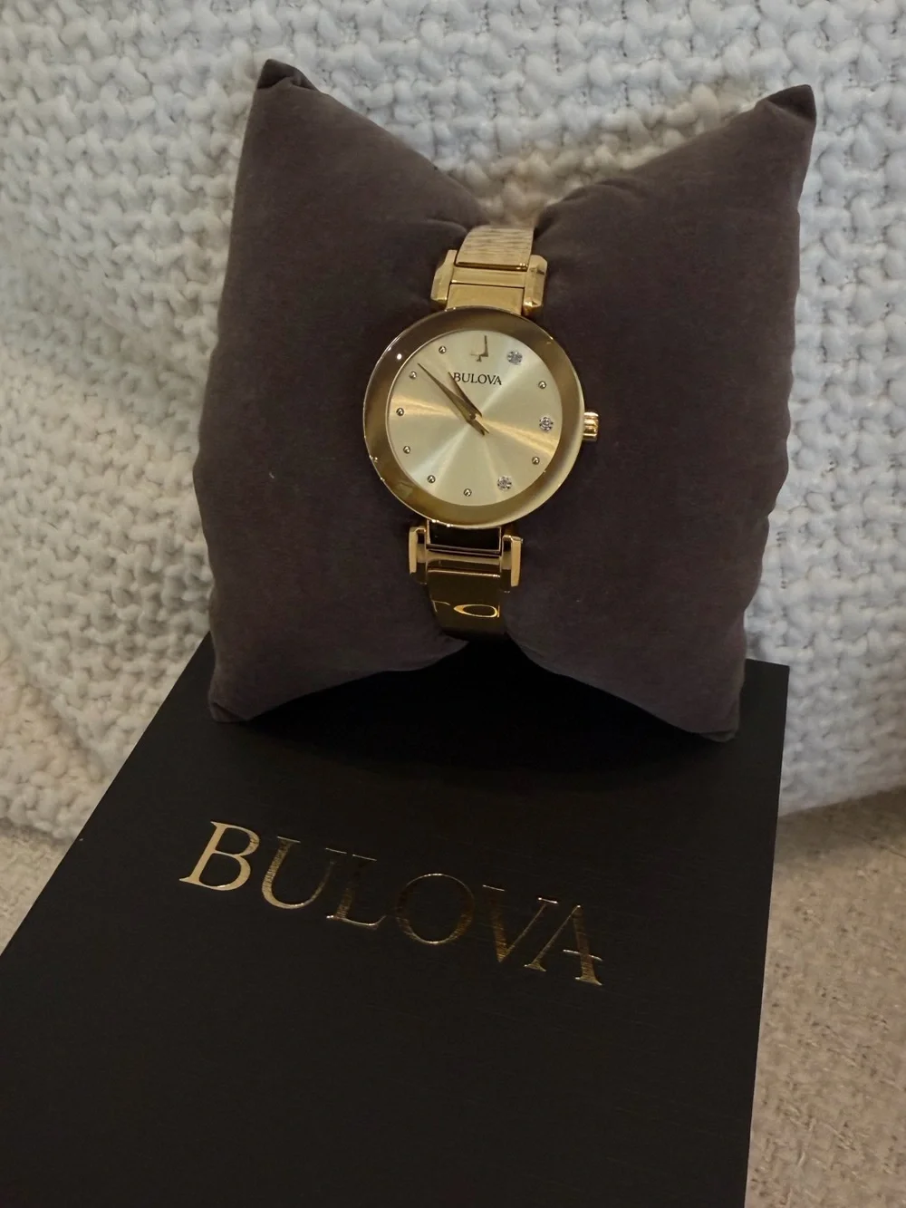 BRAND NEW STUNNING BULOVA WATCH!